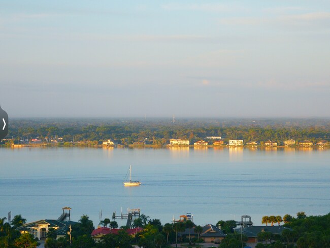 Building Photo - 944 Peninsula S Dr