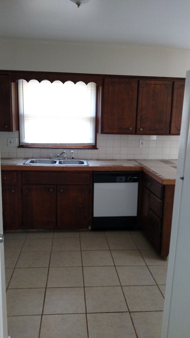 Building Photo - 10202 Beacon Ave