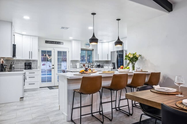 Building Photo - 131 Mescal Loop