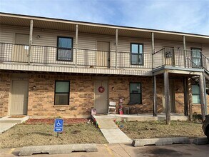 Building Photo - 1901 E Lindsey St