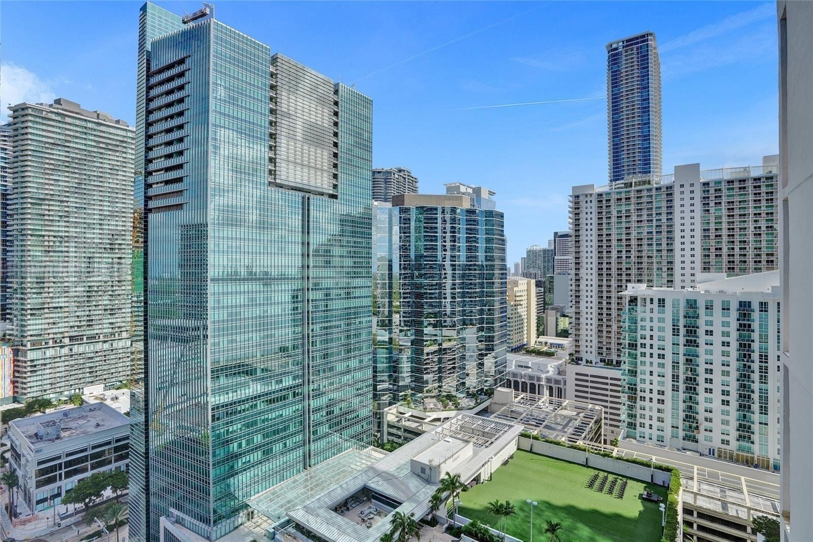 Building Photo - 2475 Brickell Ave