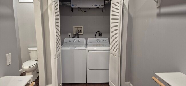 Building Photo - 61 Laconia Rd