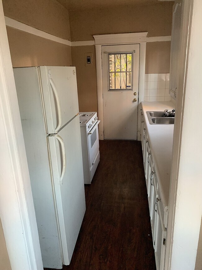 Kitchen - 1945 Daly St