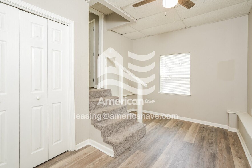 Building Photo - 4923 E Easton St