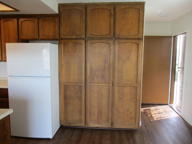 Building Photo - Desirable Pt Loma Fully Updated 1 BDR 1 BA Apartment.