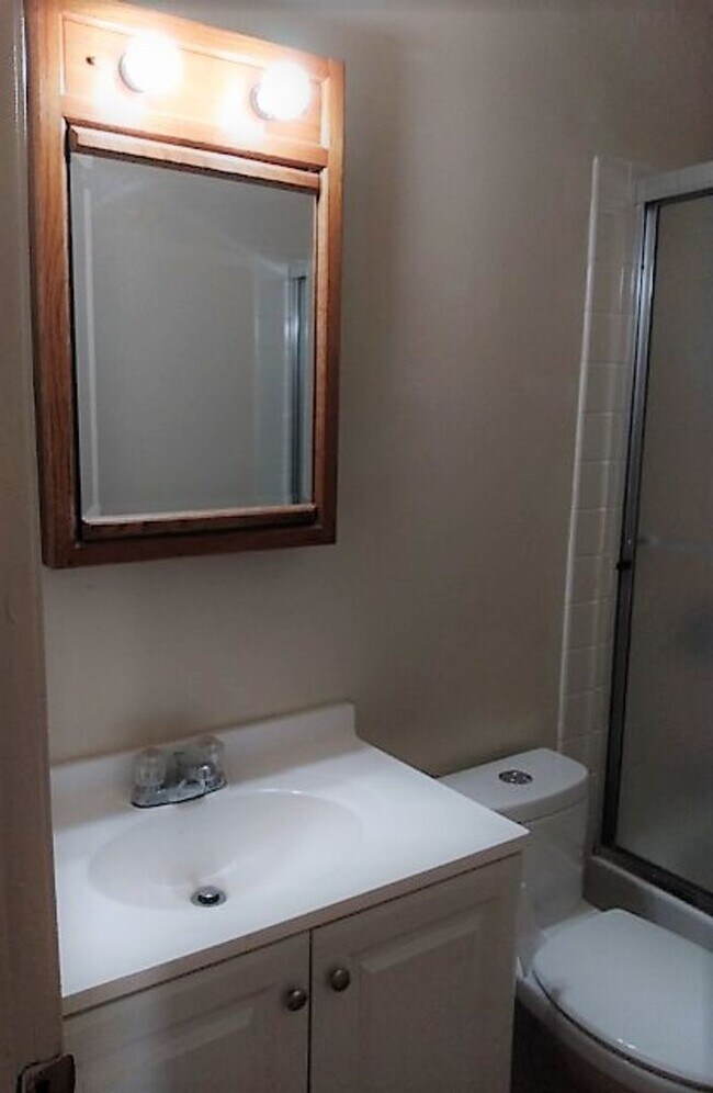 Building Photo - 1107 W 4th St
