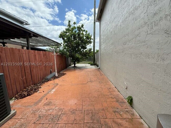 Building Photo - 1137 NW 123rd Ct