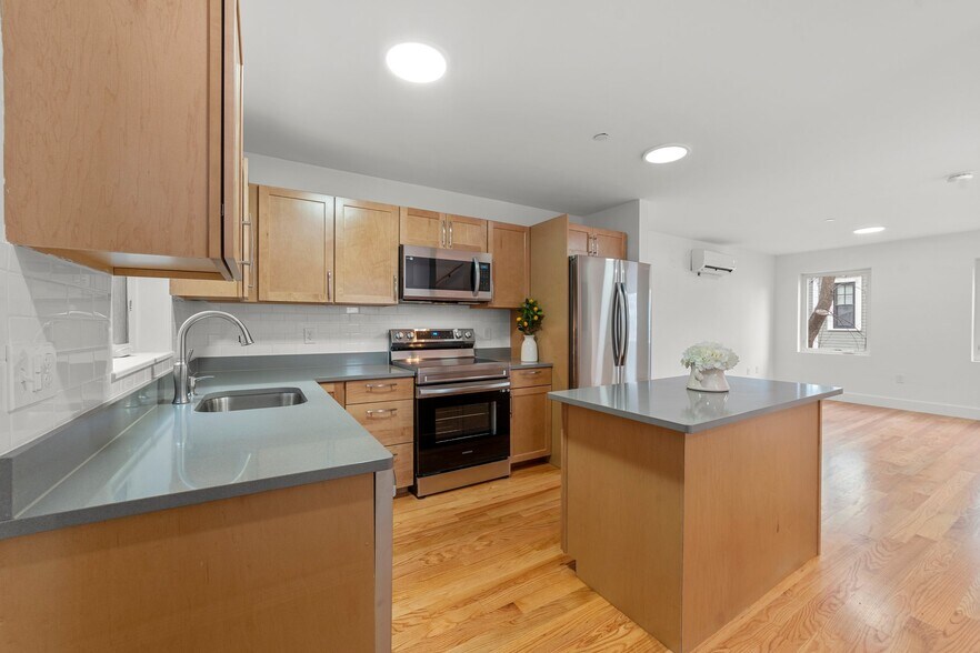 Building Photo - 140 Prospect St