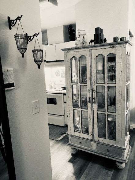 Building Photo - 334 Wells Ave S