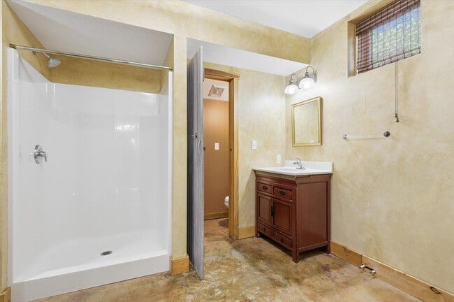 Building Photo - 102 N Gaw St