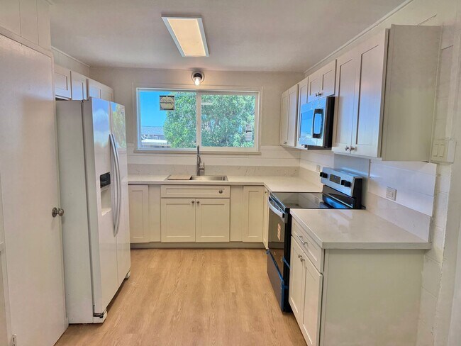 Building Photo - Newly Renovated 4 Bedroom / 2 Bathroom Home for Rent in Lahaina!