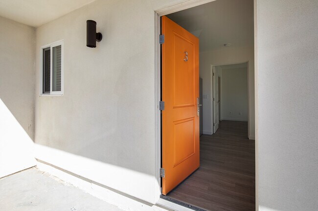 Primary Photo - Modern Ocean Beach 1 Bed/1 Bath Apartment ...