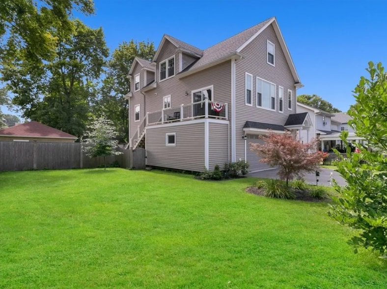 Building Photo - 74 8th Ave