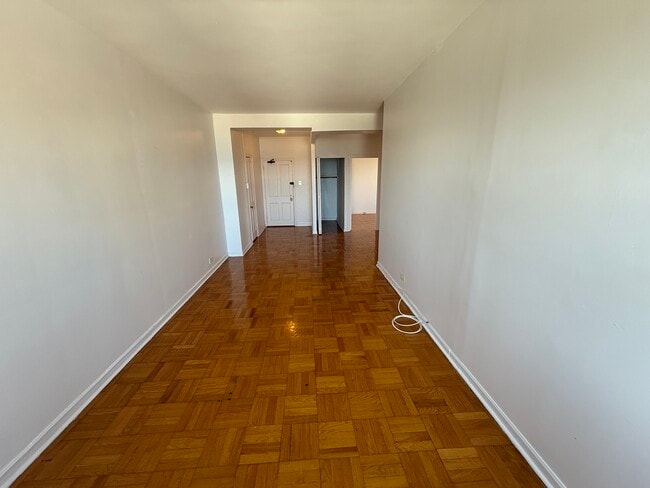 Building Photo - 6230 N Kenmore Ave