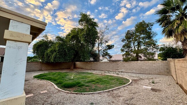 Building Photo - Beautiful 3 Bedroom, 2 Bathroom Home in Ch...