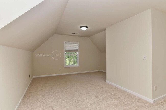 Building Photo - Luxurious 5 Bedroom 3.5 Bathroom for Rent ...