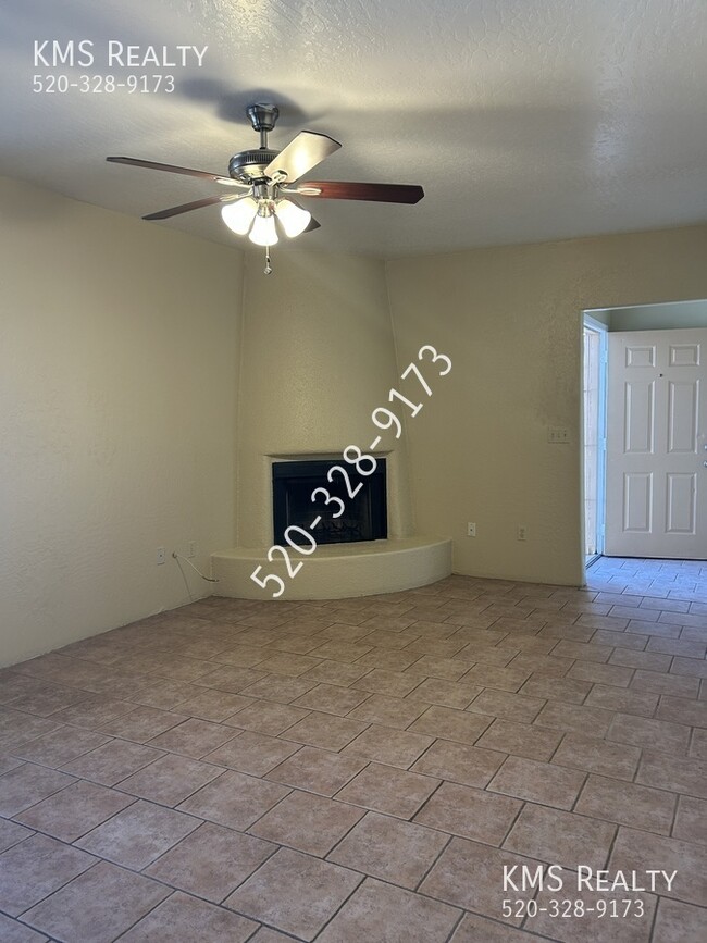 Building Photo - 3 Bedroom 2 Bath-3419 E Glenn Unit 3-OWNER...