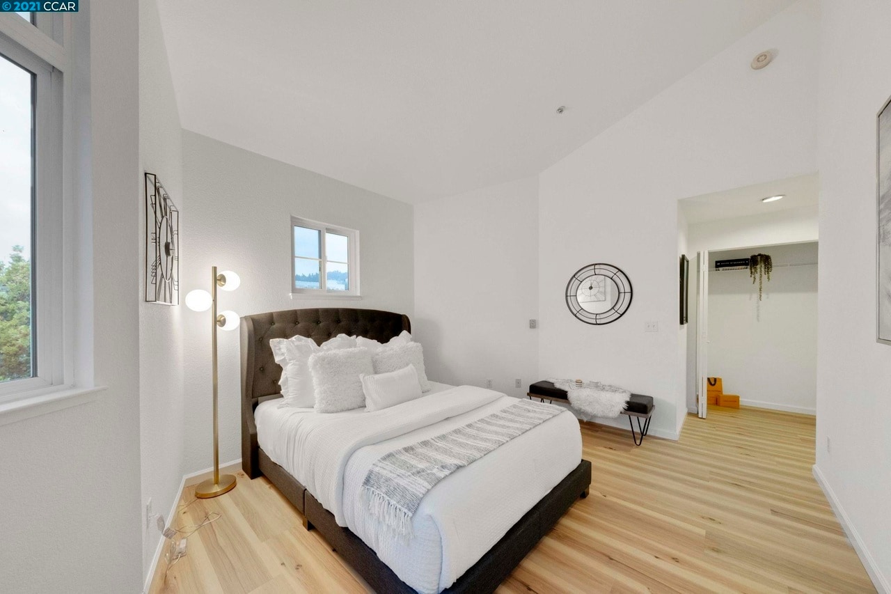 Master Bedroom - 2615 Telegraph Ave