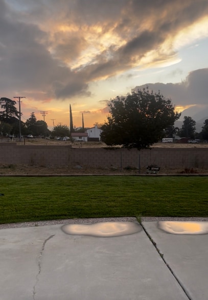 Building Photo - 1002 Calderon Wy