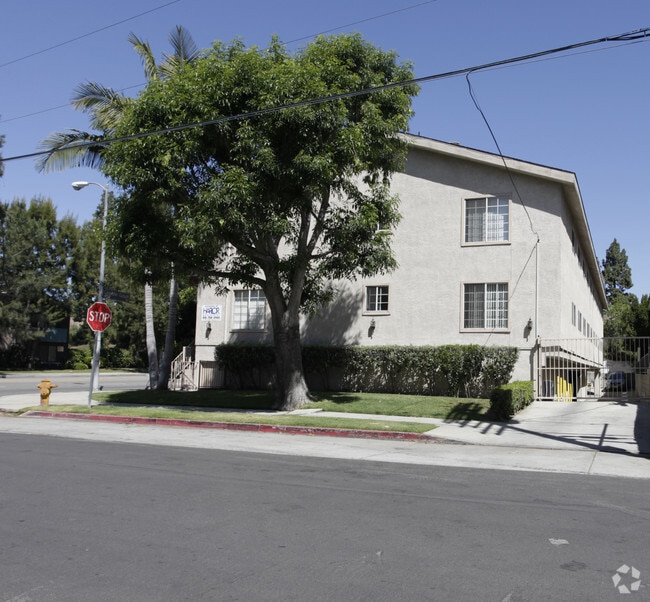 Building Photo - Coldwater Canyon Apartments