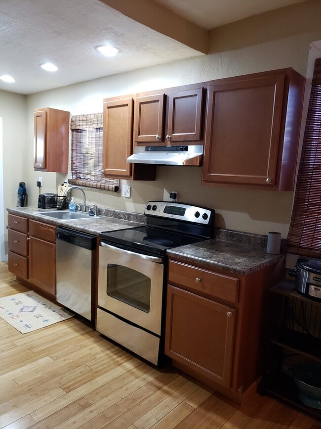 Primary Photo - Stylish & Spacious 3-Bedroom Home with Off...