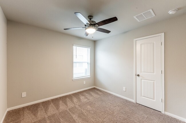 Building Photo - 207 Black Bear Dr