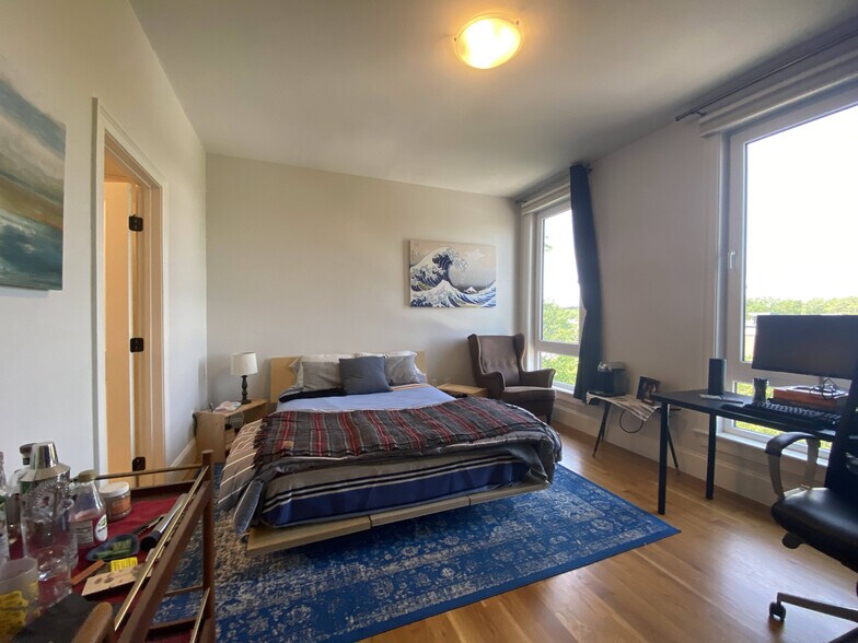 Building Photo - 168 Hampshire St