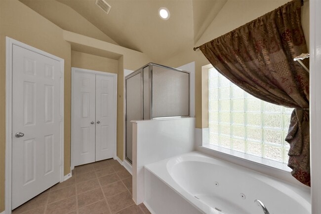 Building Photo - 7 S Hawthorne Hollow Cir