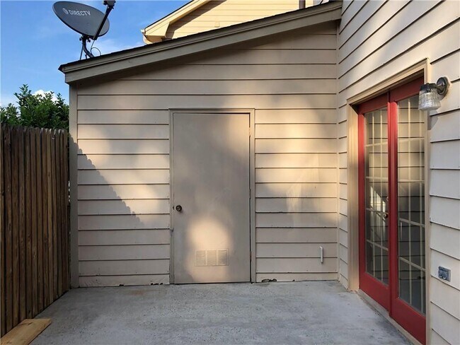 Building Photo - 6145 Winfield Ct