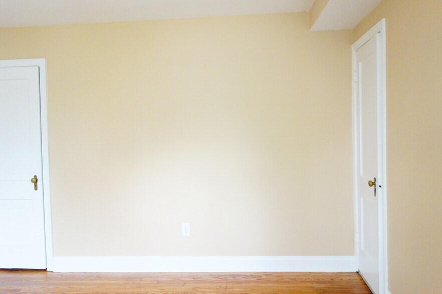 Building Photo - 8206 Greenwood Ave