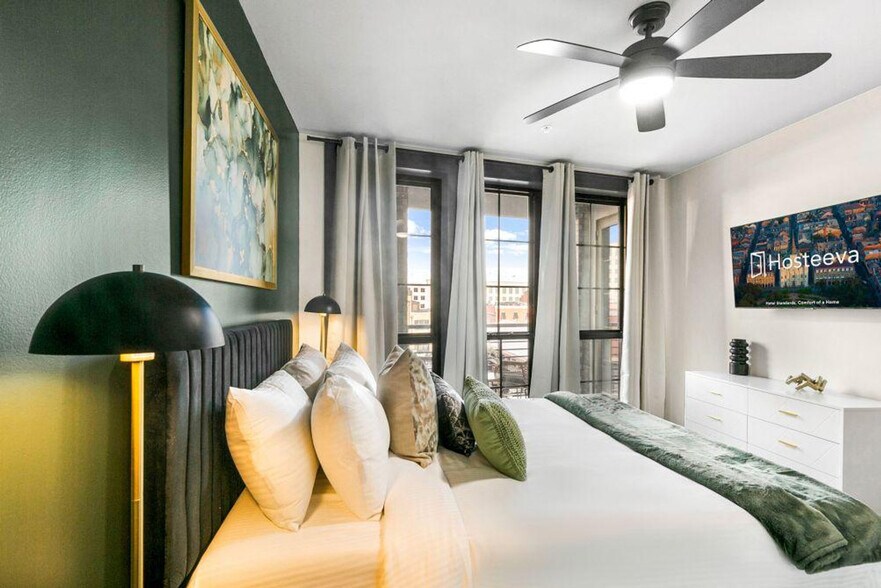 Building Photo - 611 Commerce St