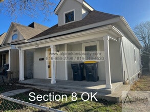 Building Photo - Updated NE Bungalow