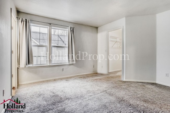 Building Photo - Charming 3-level townhome ideally located in the heart of Beaverton!