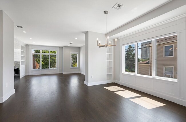 Building Photo - 1639 Maple St