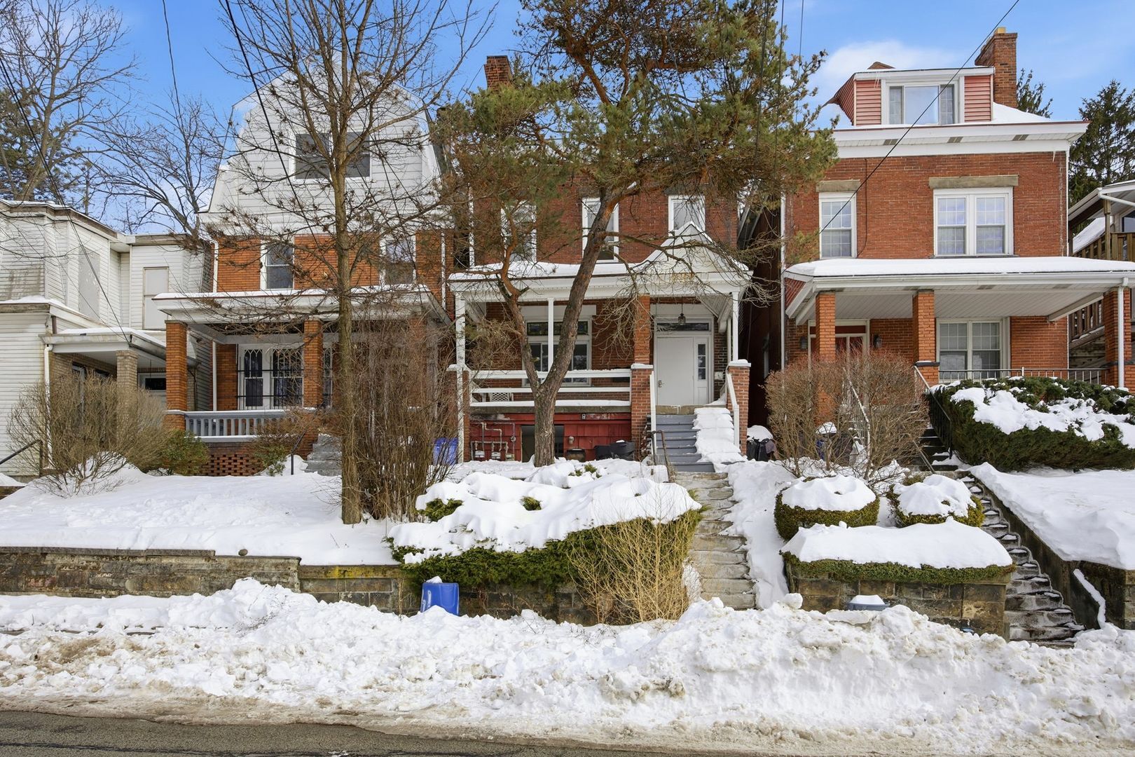 Building Photo - 141 Oneida St