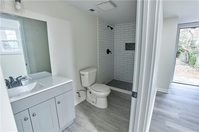 Building Photo - 184 Scott St NW