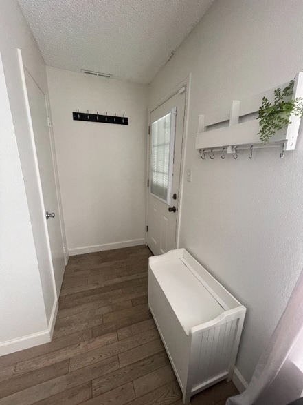 Building Photo - 7110 S Gaylord St