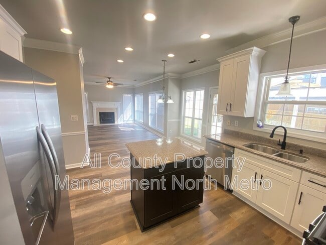 Building Photo - 1610 Elgaen Pl Dr