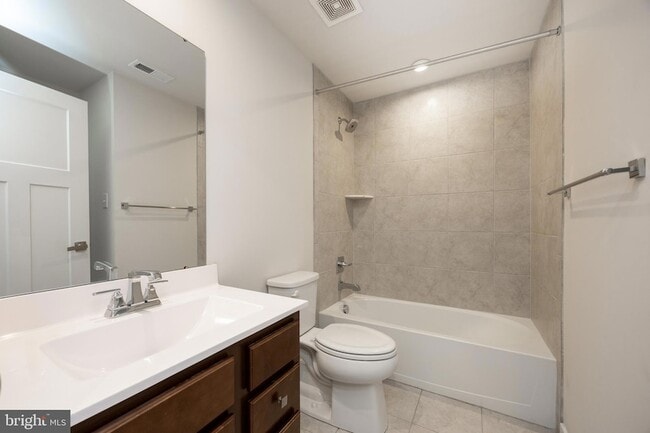 Building Photo - 430 Paperbark Sq
