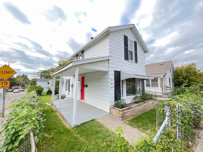 Building Photo - Home on Steele