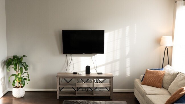 Building Photo - Modern 3 Level Townhome with 2 Car Garage