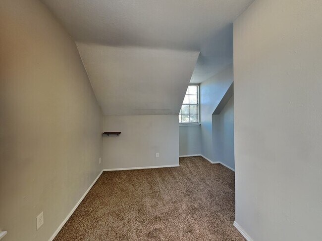 Building Photo - 9320 Dumfries Dr