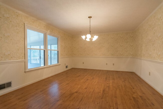 Building Photo - 1060 Windbrooke Ct