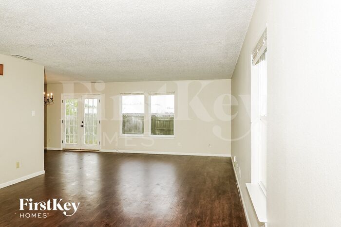 Building Photo - 1181 Kenwood Dr