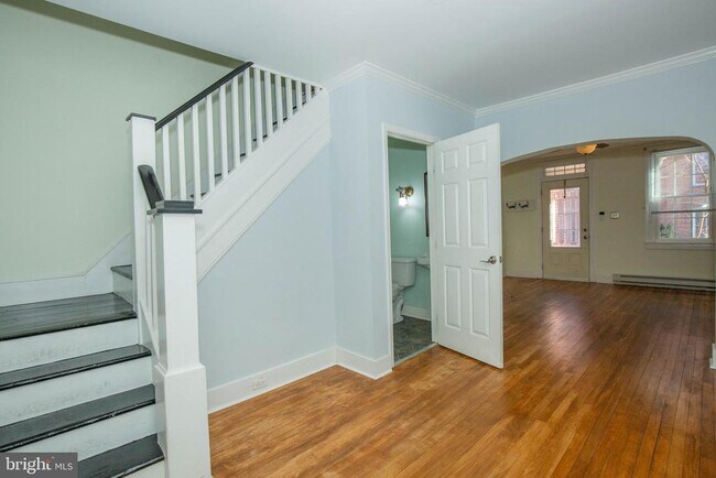 Building Photo - 106 S Maple Ave