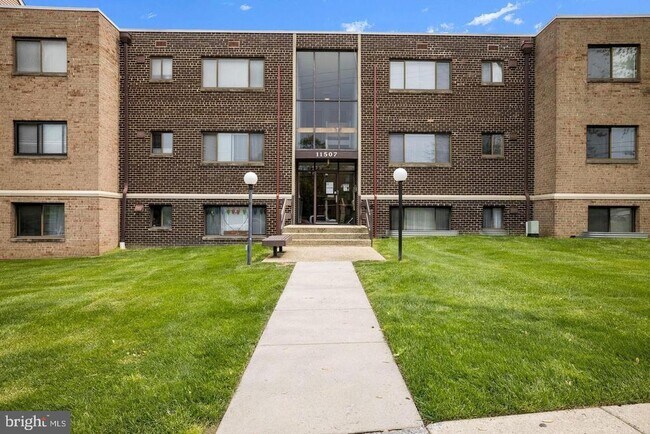 Building Photo - 11507 Amherst Ave
