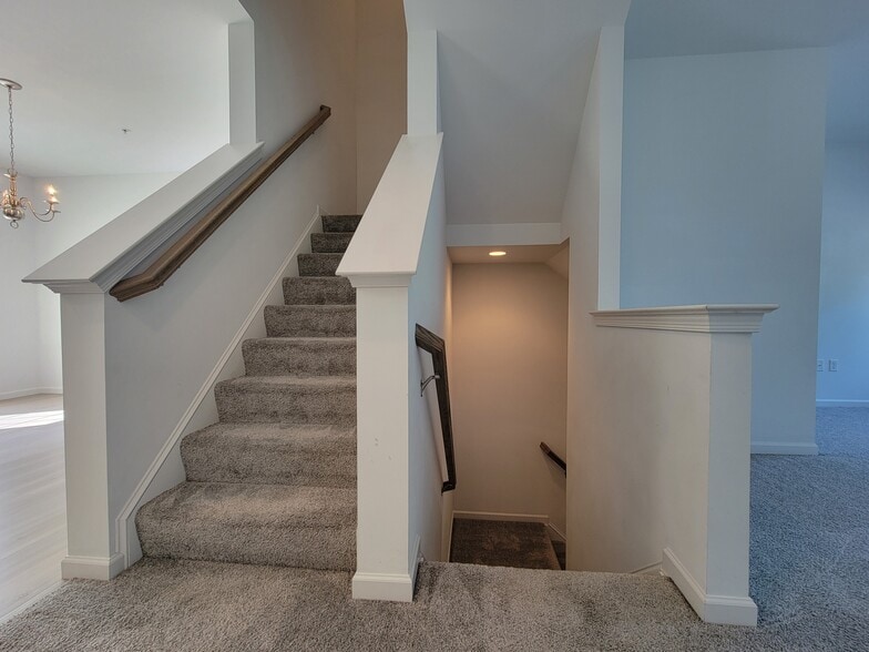 Building Photo - 10 Glenbrook Ct