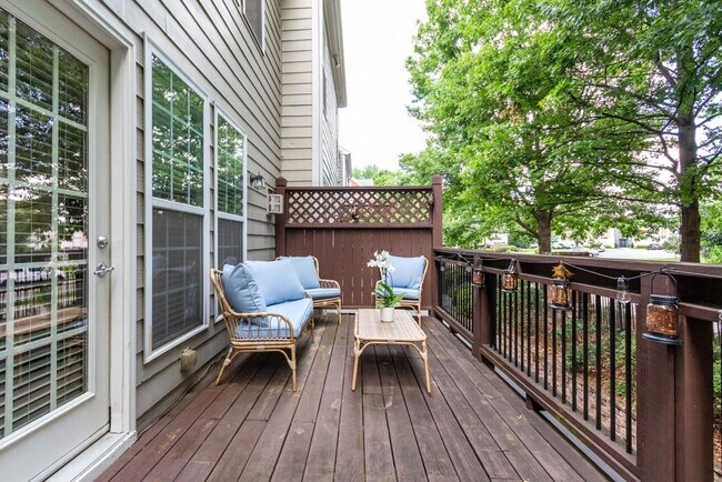 Building Photo - 2345 Limehurst Dr