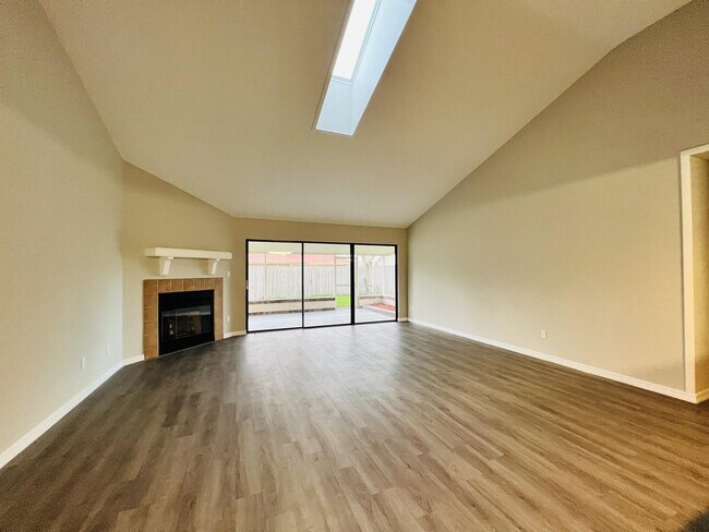 Building Photo - 1072 Gould Pl