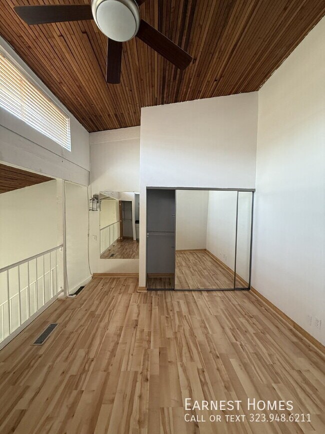 Building Photo - 5460 White Oak Ave